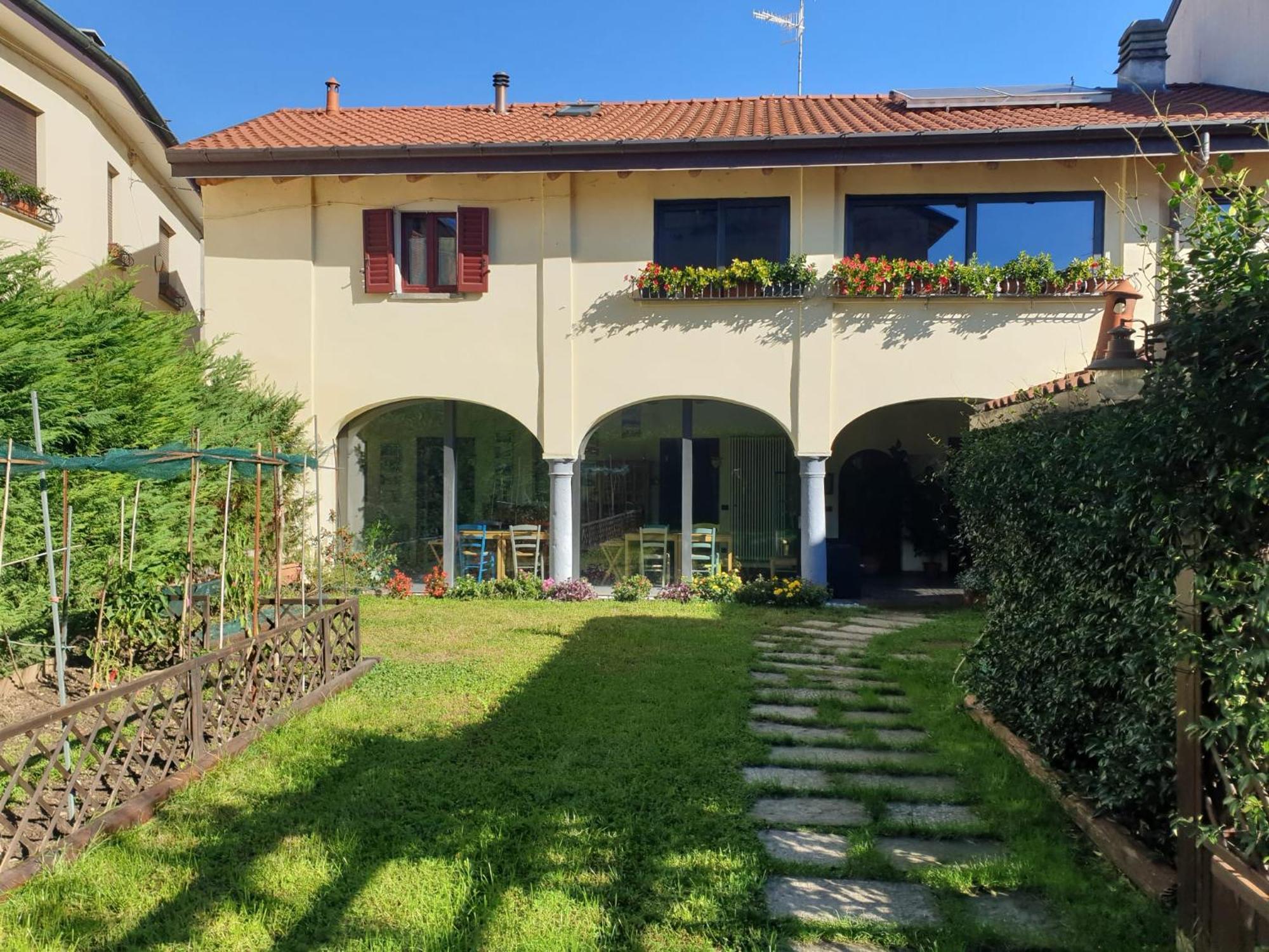 Le Tre Arti Bed & Breakfast Gavirate Dış mekan fotoğraf